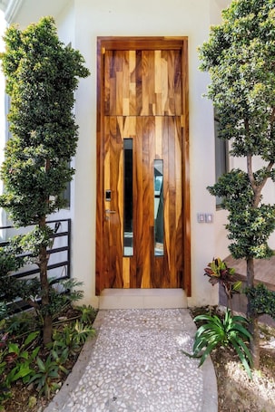 Exterior detail. Residencia Galerias Family