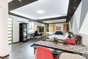 5 bedrooms, iron/ironing board, WiFi