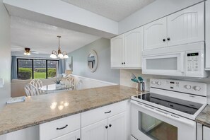 冷蔵庫、電子レンジ、オーブン、食器洗い機