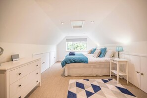 4 habitaciones, tabla de planchar con plancha, cuna de viaje y wifi 