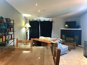 Smart TV, fireplace, books - Summit Vista Villa- Hike, Bike, Ski! (Fraser)