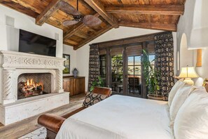 6 bedrooms, iron/ironing board, WiFi, bed sheets