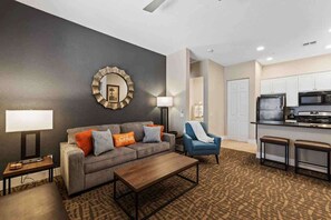 TV, caminetto, studio