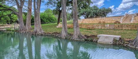 المنطقة المحيطة بالمنشأة