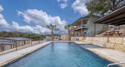 Oasis Cabin #1 on the Frio