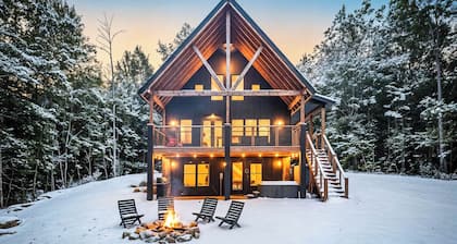 Black Bear Chalet – Hot Tub, Fire Pit, Mtn Views, Game Room
