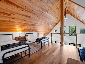 5 bedrooms, WiFi, bed sheets