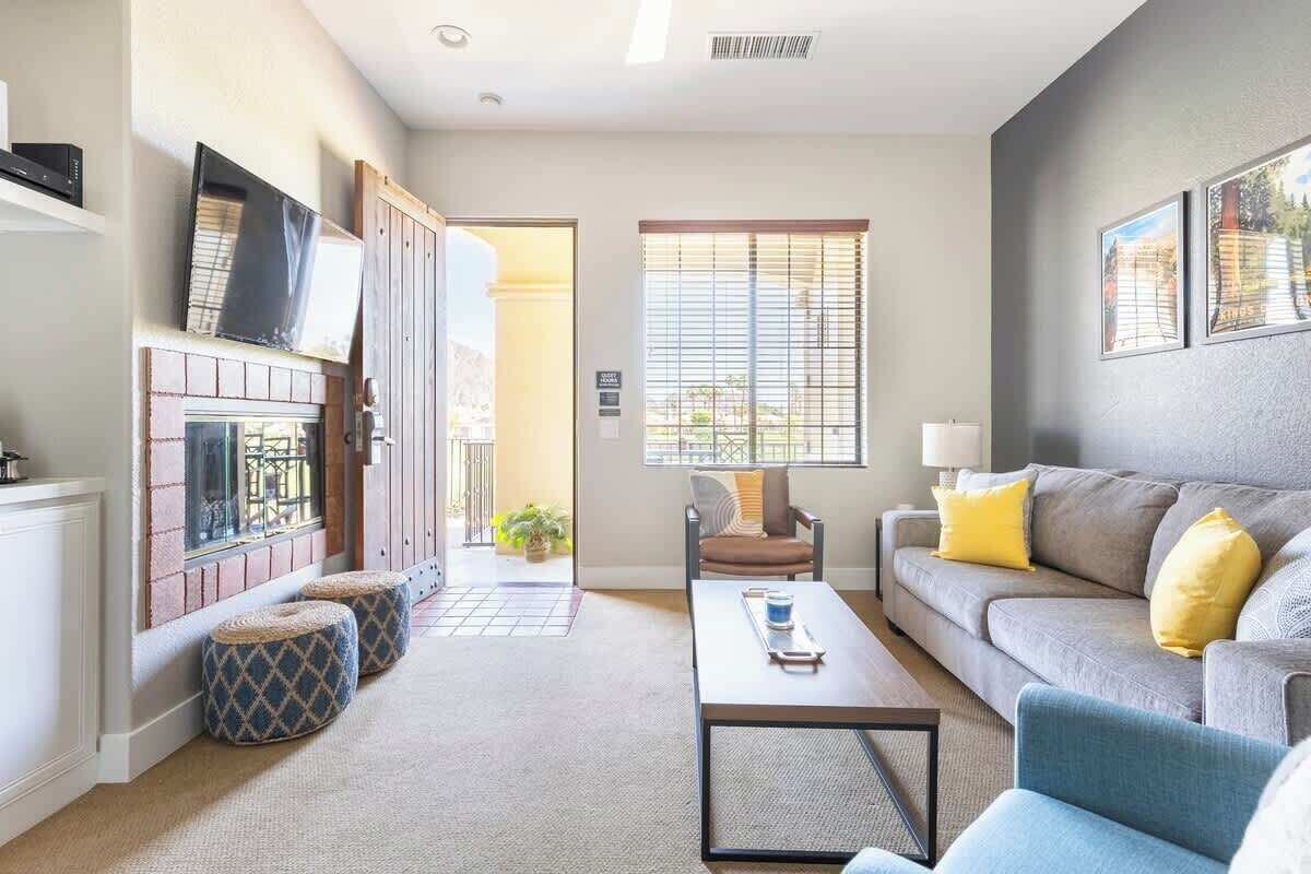 TV, fireplace, offices