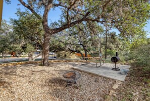 Outdoor dining - Oasis Cabin #4 on the Frio (Concan)