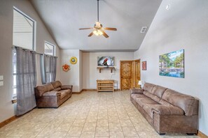 Smart TV - Oasis Home #2 on the Frio (Concan)