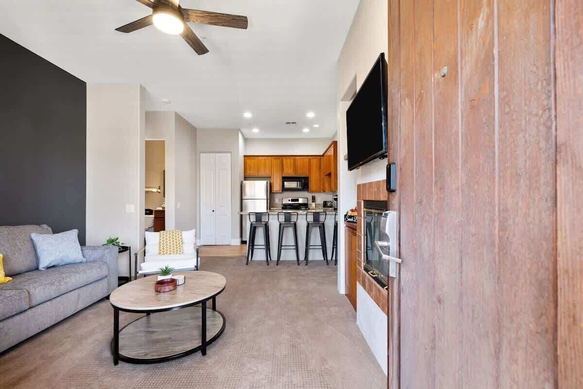 TV, fireplace, offices