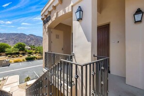 Property grounds - La Quinta Retreat 1BR with Pool (La Quinta)