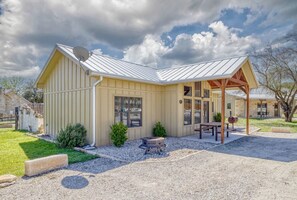 Outdoor dining - Oasis Home #4 on the Frio (Concan)