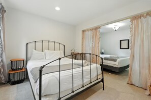2 chambres, fer et planche à repasser, Wi-Fi, draps fournis