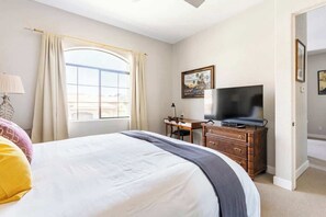 1 dormitorio, tabla de planchar con plancha, wifi y ropa de cama