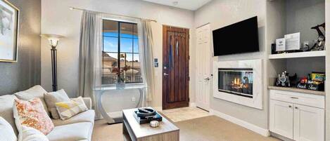 Téléviseur, foyer, bureau