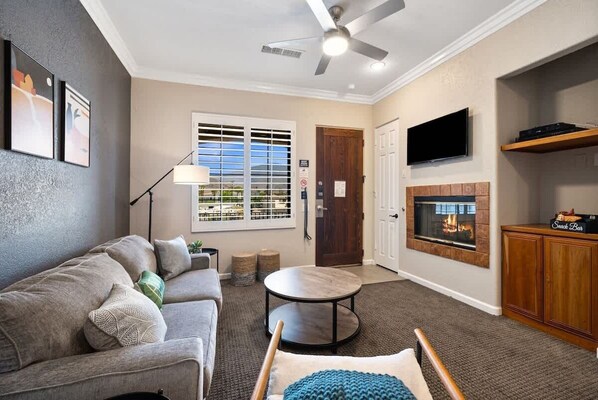 TV, fireplace, offices - Modern and Comfy La Quinta 1BR w/ Pool (La Quinta)