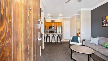 Fernseher, Kamin, Arbeitsbereiche