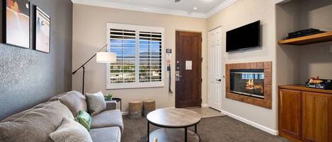 TV, peis og kontorer