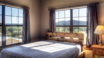 4 bedrooms, free WiFi, bed sheets