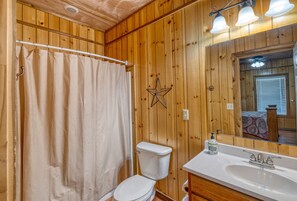 Shower, towels - Palomino Lodge in Concan (Concan)