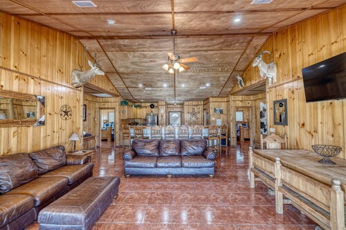 Palomino Lodge in Concan