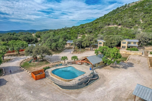 Aerial view Oasis pool