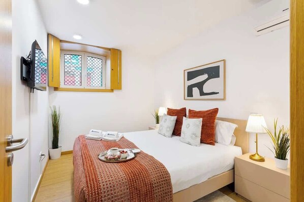 1 bedroom, iron/ironing board, travel cot, free WiFi