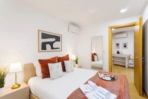1 bedroom, iron/ironing board, travel cot, free WiFi - Modern & Central Flat w/ Garage by HostWise (Porto)