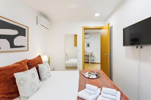 1 chambre, fer et planche à repasser, lit parapluie, Wi-Fi gratuit