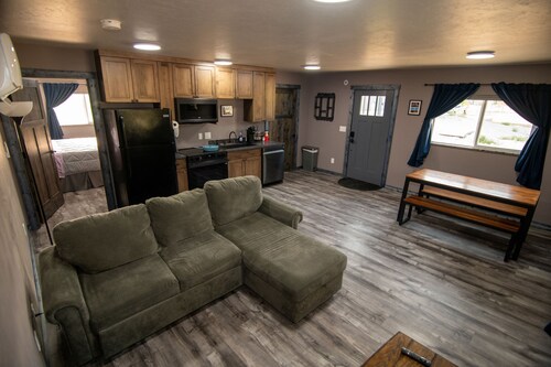 Montana Cabana: Evergreen Escape