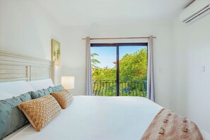 2 bedrooms, iron/ironing board, WiFi