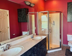 Dutxa, assecador de cabells, tovalloles i sabó 