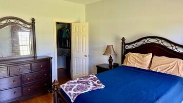 4 bedrooms, iron/ironing board, free WiFi, bed sheets