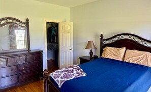 4 dormitoris, planxa i posts de planxar, wifi gratuïta i roba de llit 