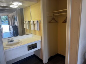 Double Room, Mountain View | Bathroom | Bathtub, towels, soap, shampoo