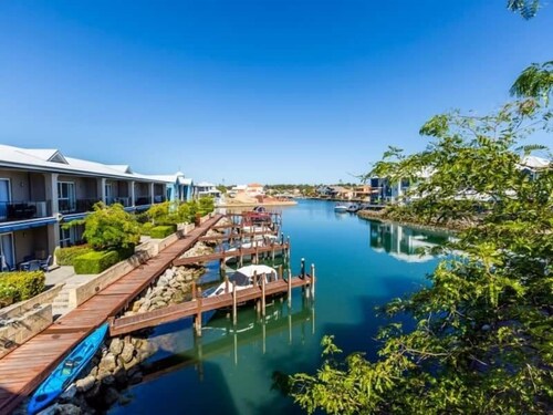 Waterside Apartment Mandurah with jetty