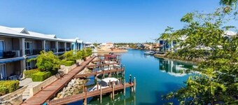 Waterside Apartment Mandurah with jetty