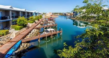 Waterside Apartment Mandurah with jetty