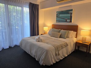1 bedroom, iron/ironing board, WiFi, bed sheets - Hideaway on the water (Halls Head)