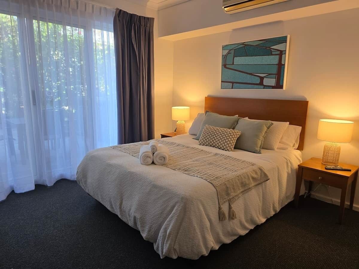 1 slaapkamer, een strijkplank/strijkijzer, wifi, beddengoed