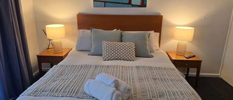 1 soverom, strykejern/-brett, wi-fi og sengetøy