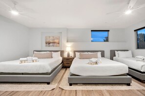 4 bedrooms, desk, iron/ironing board, WiFi - Luxe Sedona Retreat Private Heated Pool/Spa/Views! (Sedona)