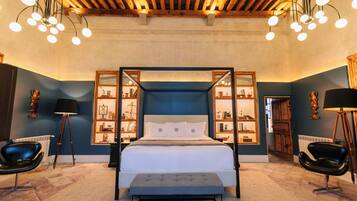 Deluxe Suite, 1 King Bed, Private Bathroom, Garden View | In-room safe, desk, blackout drapes, iron/ironing board