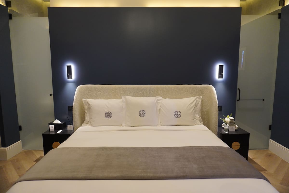 Deluxe-Doppelzimmer, 1 King-Bett, Gartenblick | Zimmersafe, Schreibtisch, Verdunkelungsvorhänge, Bügeleisen/Bügelbrett