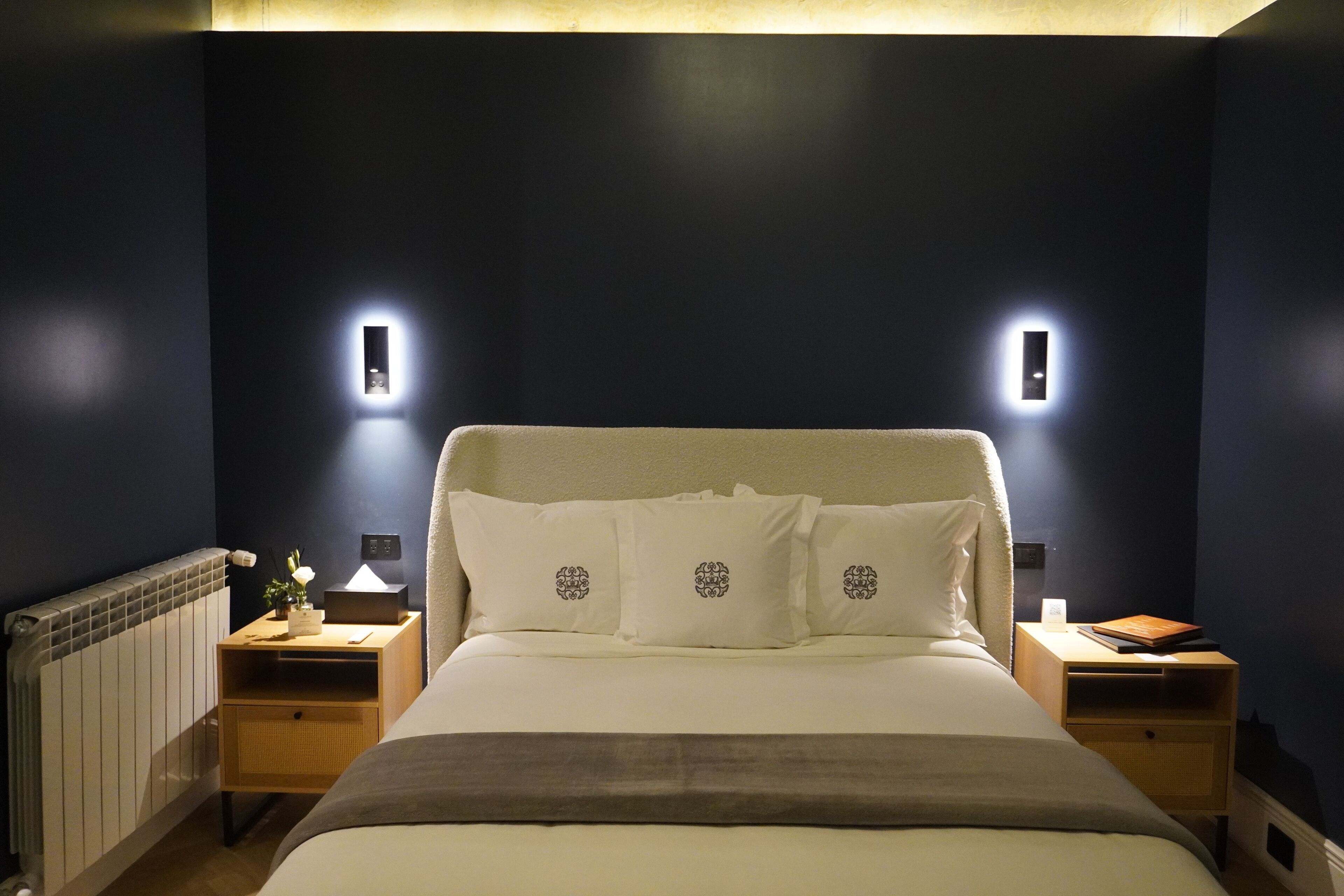 Doppia Deluxe, 1 letto queen, vista giardino | Una cassaforte in camera, una scrivania, tende oscuranti