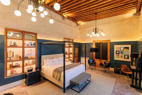 Deluxe-Suite, 1 King-Bett, eigenes Bad, Gartenblick | Zimmersafe, Schreibtisch, Verdunkelungsvorhänge, Bügeleisen/Bügelbrett