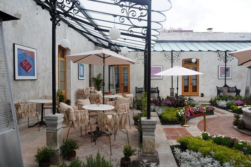 Por los Siglos Hotel