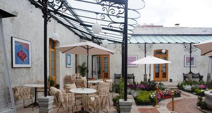 Por los Siglos Hotel