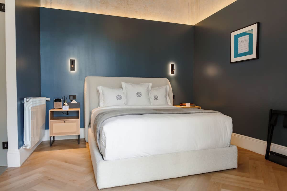 Premium bedding, in-room safe, desk, blackout curtains